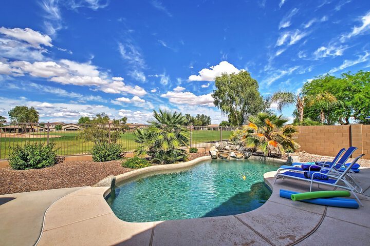 Golf Course View! Group Getaway in Queen Creek