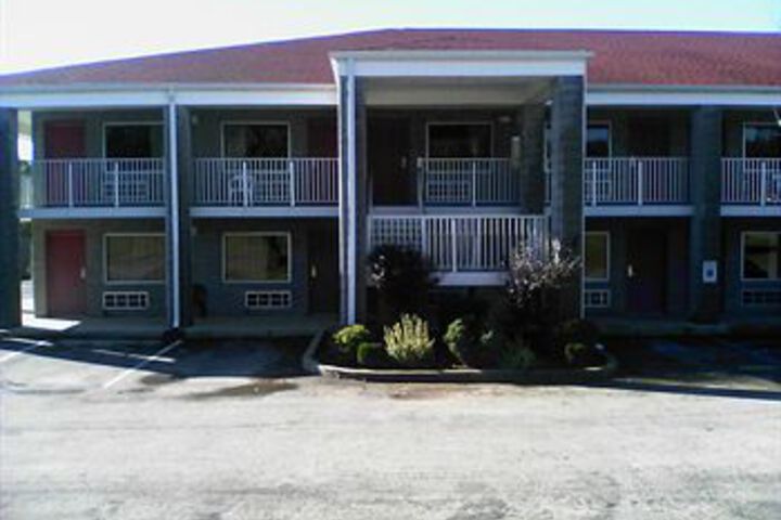 Campton Parkway Inn
