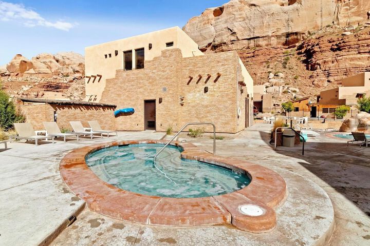 Bluff Dwellings Resort