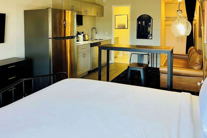 Room 13 of 30