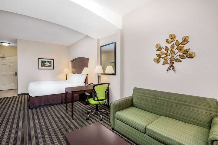 Room 30 of 44