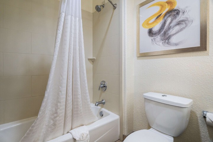 Comfort Inn & Suites Victoria North