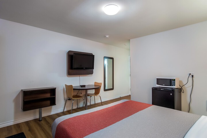 Room 18 of 28