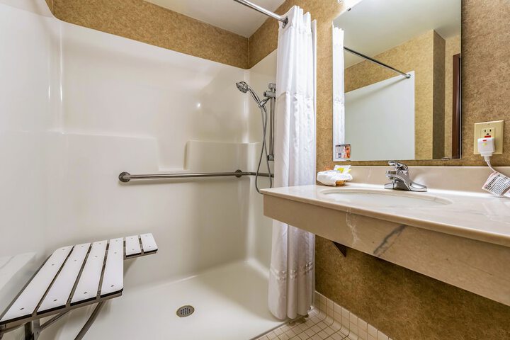 Room 32 of 54