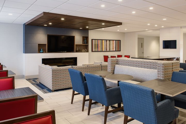 Holiday Inn Express Hotel & Suites Airdrie-Calgary North by IHG