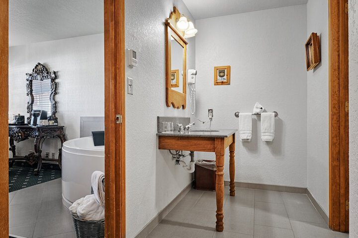 Room 10 of 49