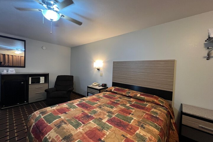 Deluxe Inn