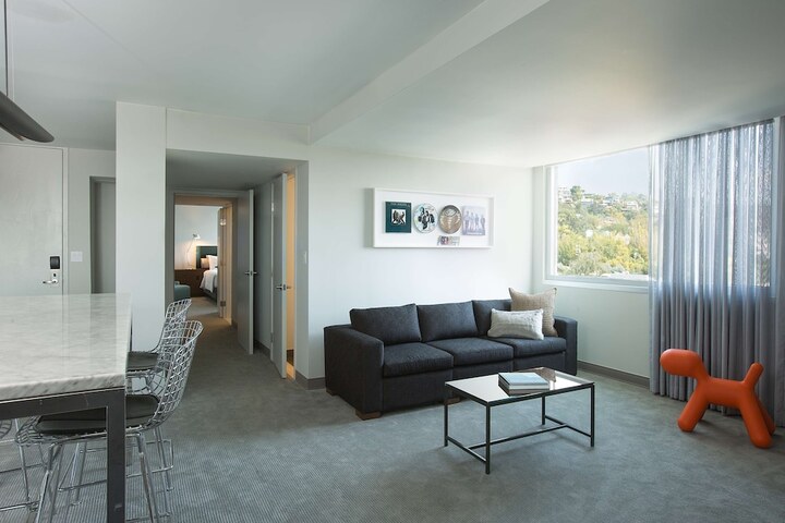 Room 53 of 61