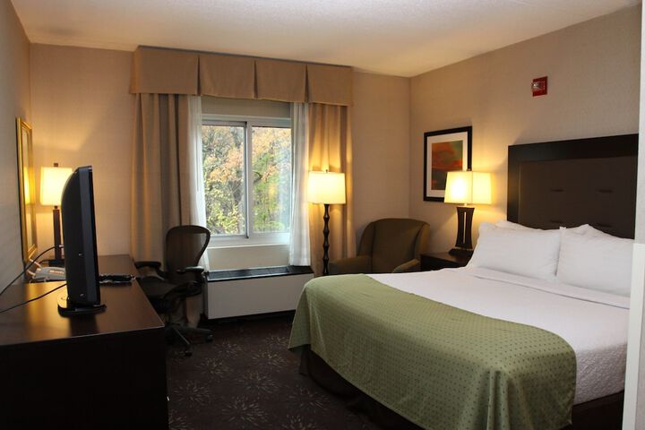 Room 13 of 20