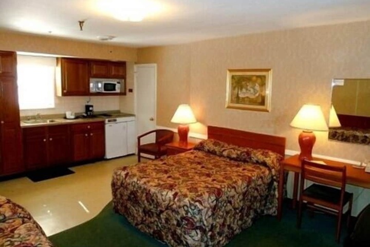 Room 11 of 15