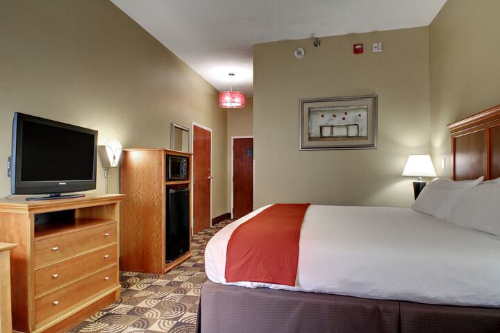 Room 33 of 66