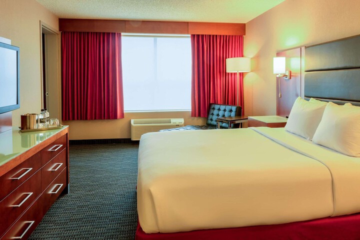 Radisson Hotel & Suites Fort McMurray