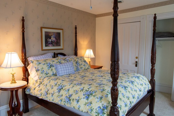 Hudson Manor Bed and Breakfast
