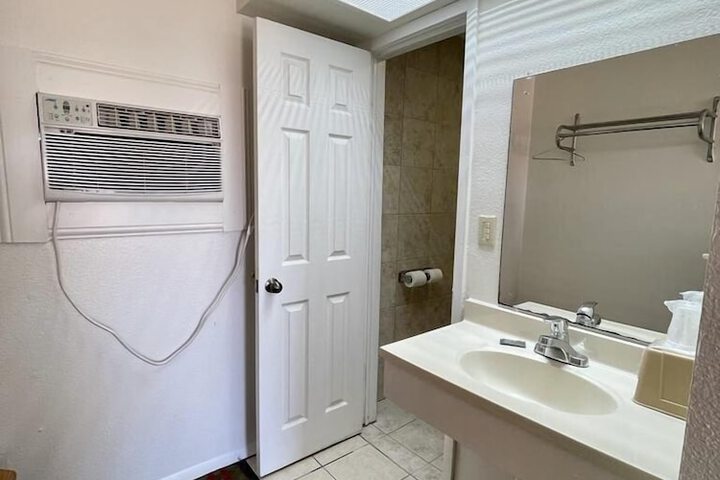 Room 3 of 8