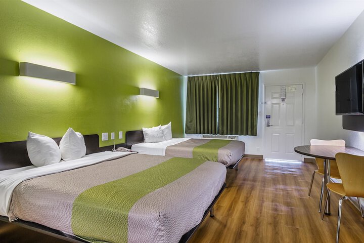 Room 28 of 33