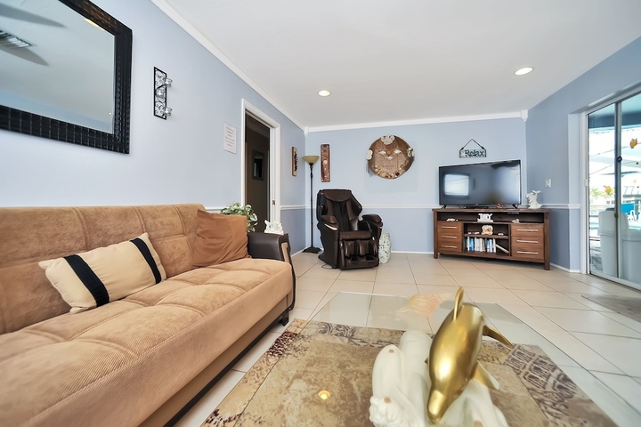 Apollo Beach W / Pool Room To Entertain, Pet Friendly! 6 Bedroom Home