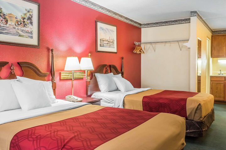 Room 28 of 43