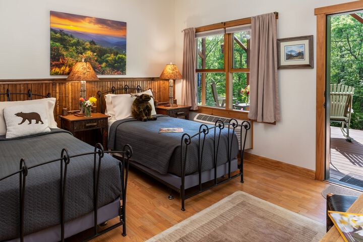 Bent Creek Lodge Bed & Breakfast