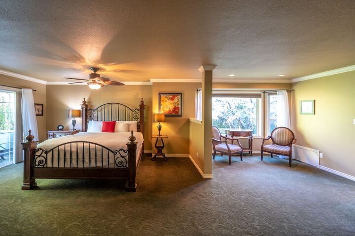 Room 25 of 38