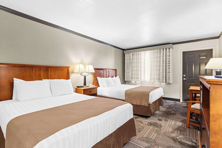 Room 10 of 29