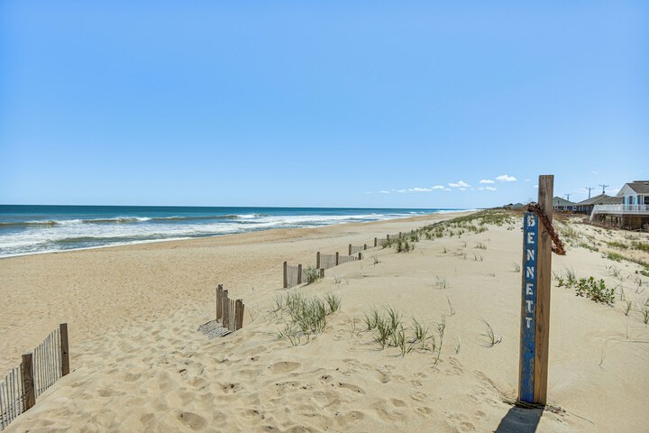 Kitty Hawk Apartment w / Hot Tub - 1 Mi to Beach!