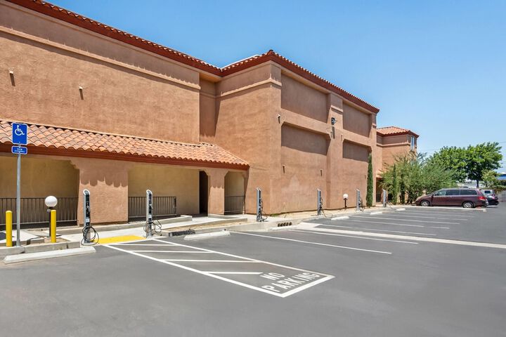 Days Inn by Wyndham Fontana / Rialto