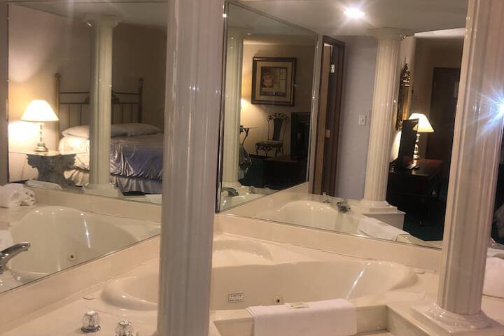 Room 13 of 21