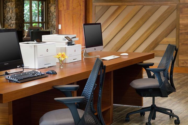 Business Center 111 of 116