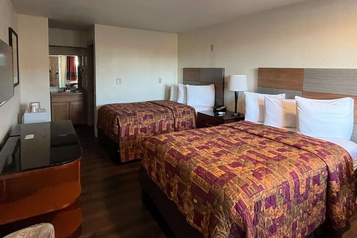 Room 11 of 15