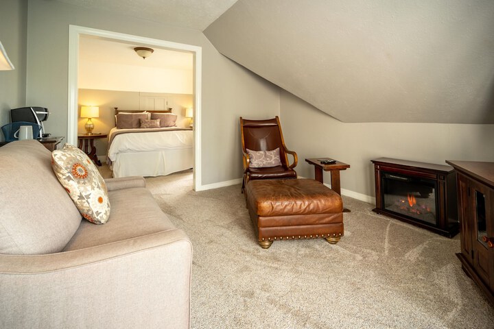 Room 92 of 242
