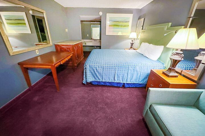 Room 32 of 67