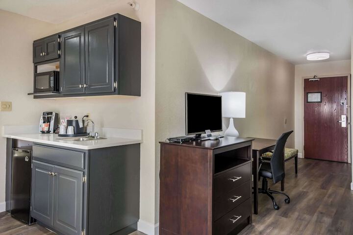 Quality Inn & Suites Quincy - Downtown
