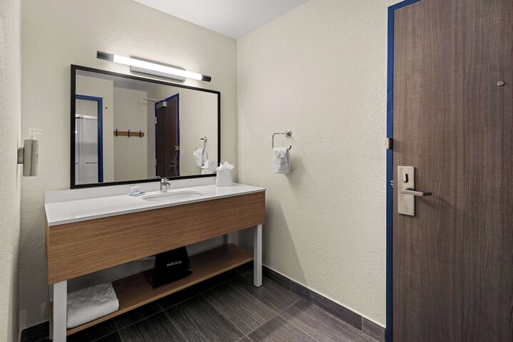 Room 43 of 58
