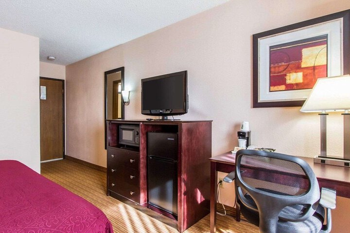 Room 10 of 32