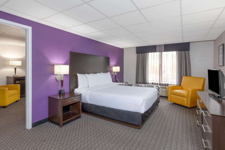 La Quinta Inn & Suites by Wyndham Clifton / Rutherford