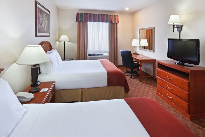 Holiday Inn Express & Suites by IHG