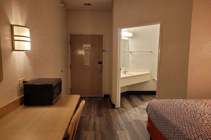Modern Stay 39 Lakeview by OYO Minonk Garden