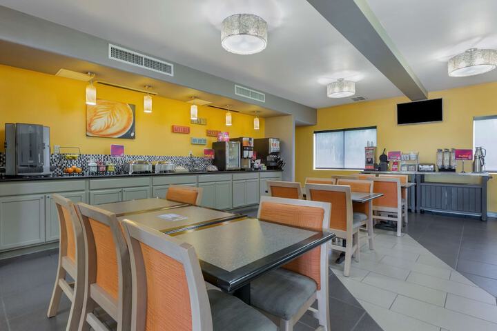 Best Western Plus The Four Corners Inn
