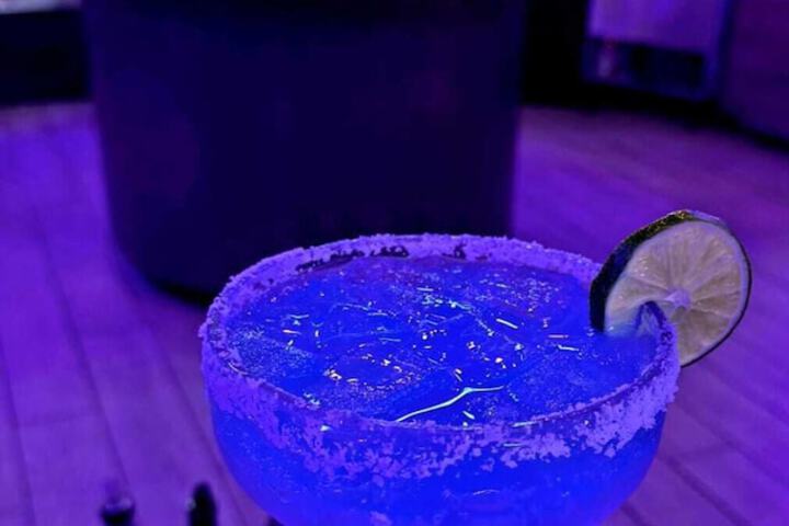 Lounge 102 of 173