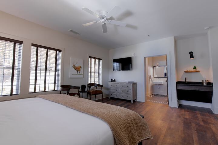 Room 37 of 48