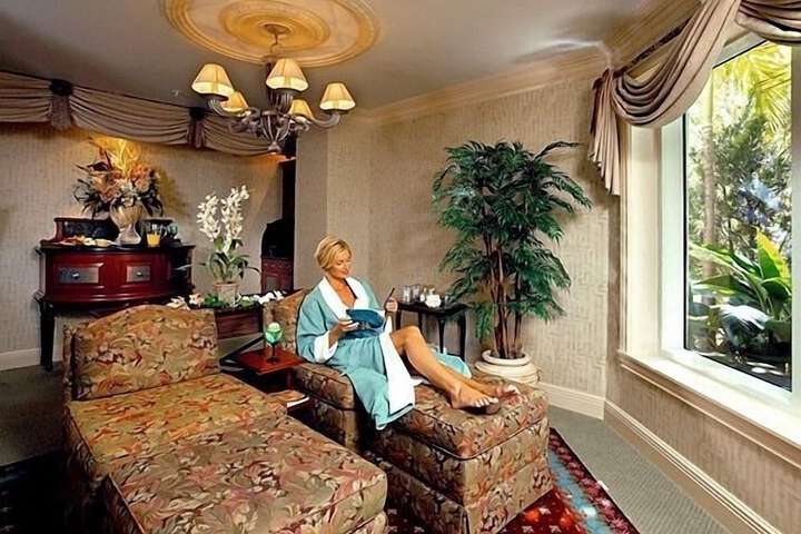 Room 107 of 164