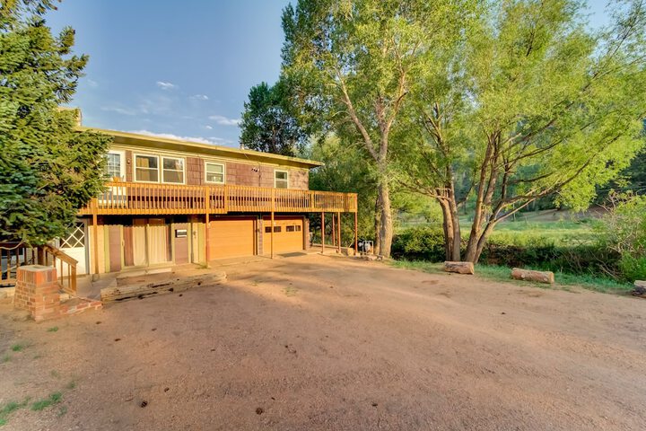 7 Bedroom on the Side of Pikes Peak on a Mountain Stream