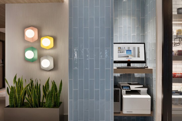 Business Center 67 of 71