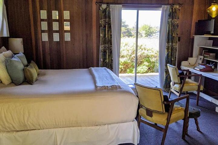 The Andiron Seaside Inn & Cabins
