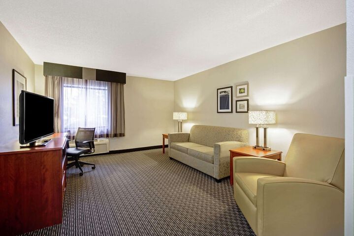 Room 12 of 28