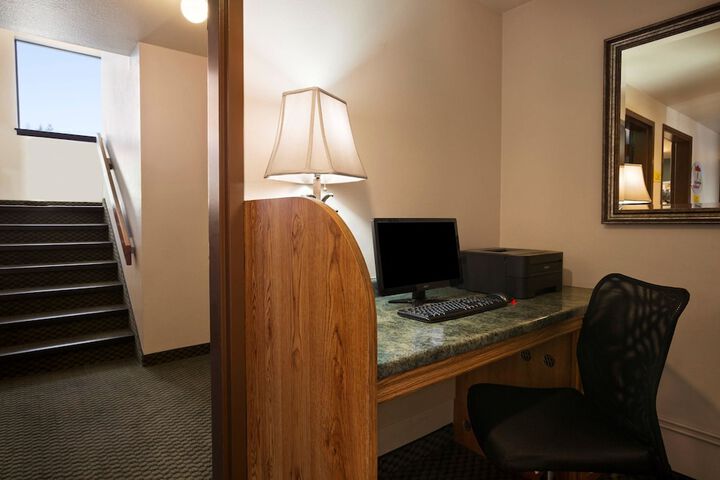 Business Center 35 of 35