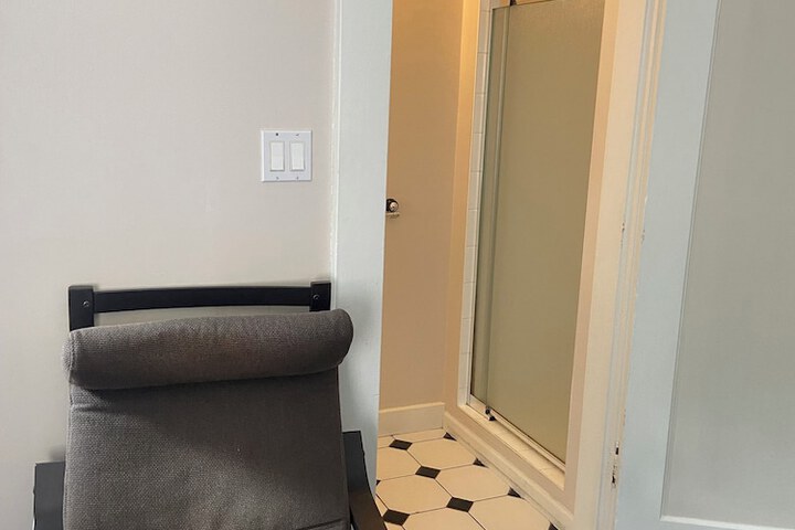 Room 28 of 73