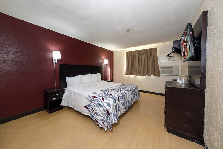 Room 9 of 31