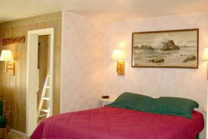 Room 11 of 18