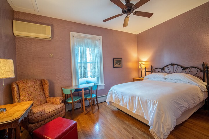 Room 34 of 146